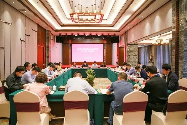 全市非公經(jīng)濟(jì)和社會(huì)組織黨建第二季度工作例會(huì)在新站召開(kāi)！